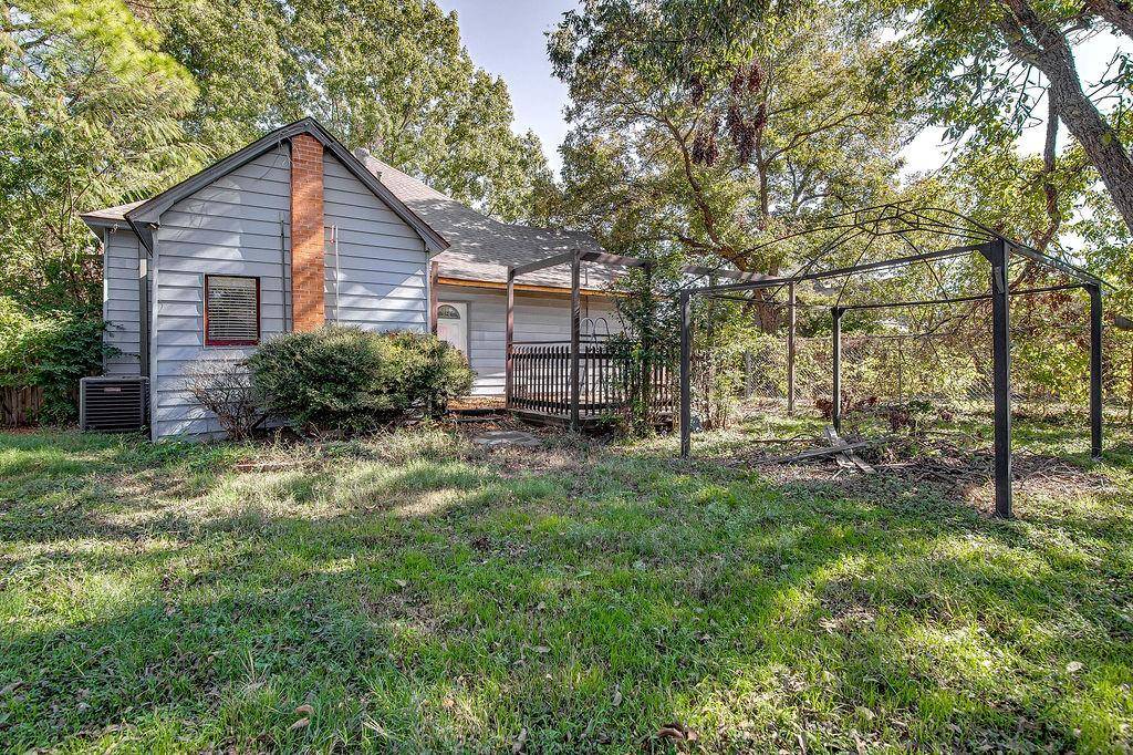 735 N Robinson Street, Cleburne, TX 76031