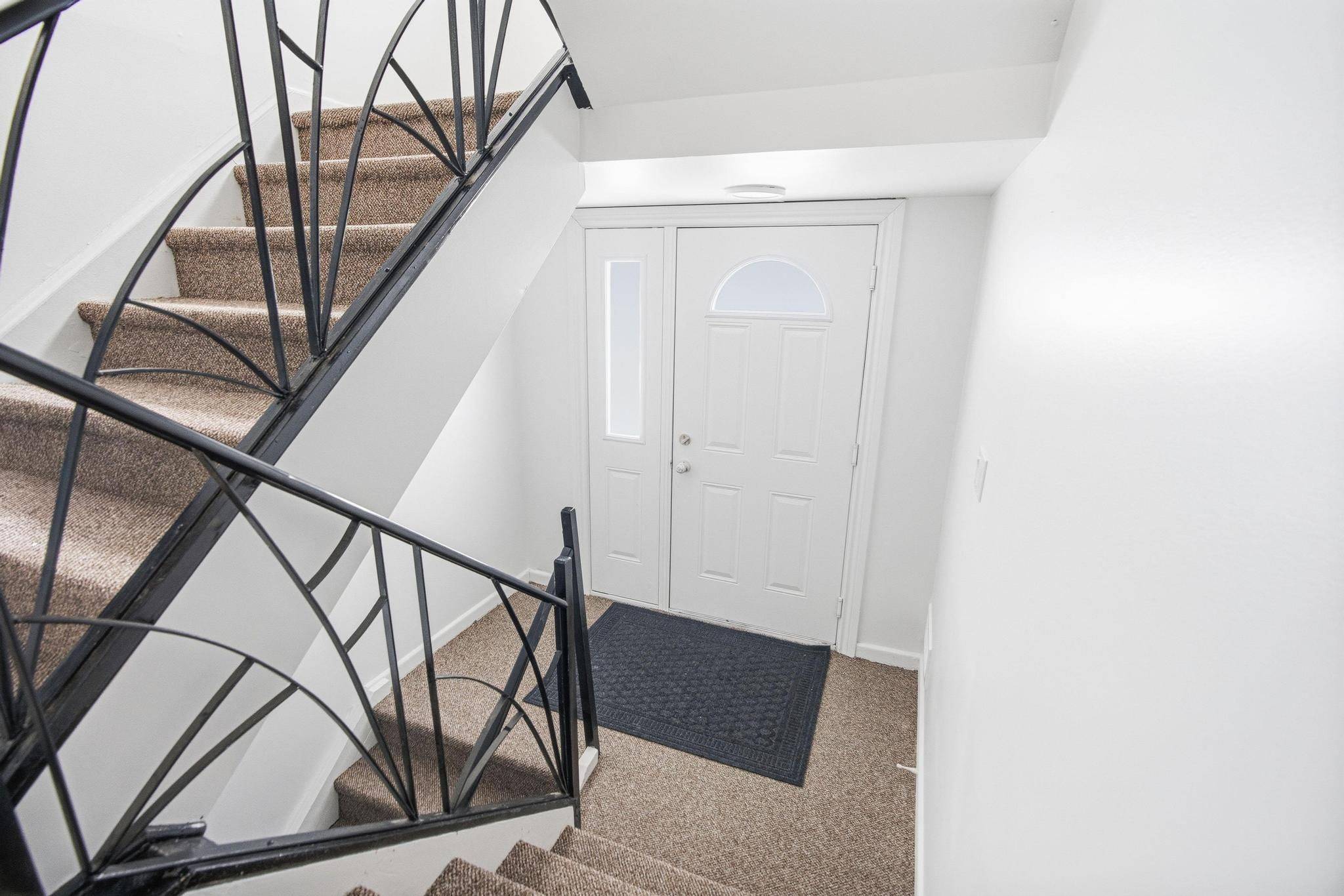 896 Pinewood CRES #1, Britannia Heights - Queensway Terrace N And Area, ON K2B 5Y4