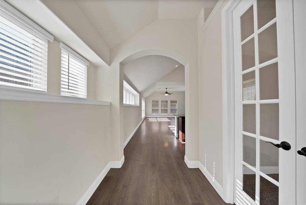 207 Arborside Drive, Waxahachie, TX 75165