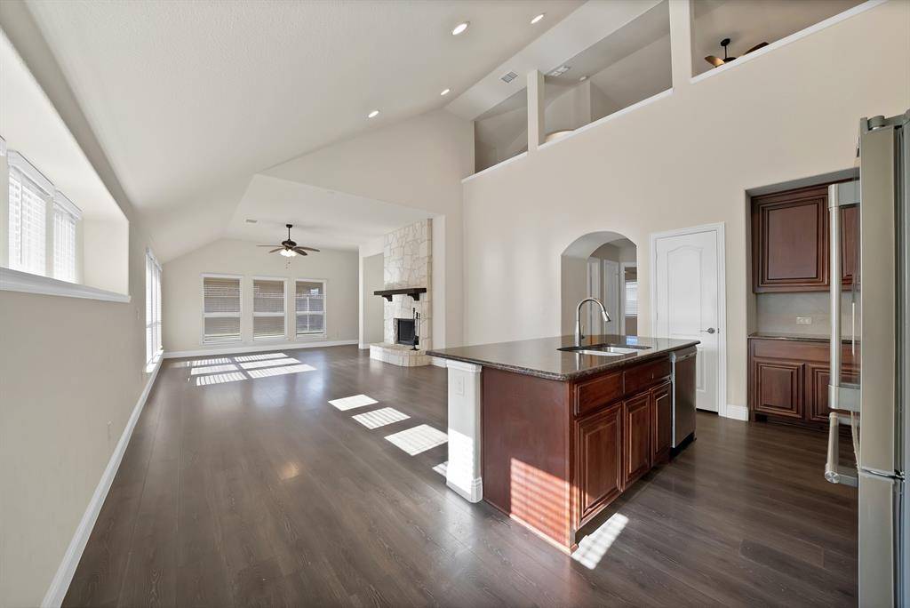 207 Arborside Drive, Waxahachie, TX 75165