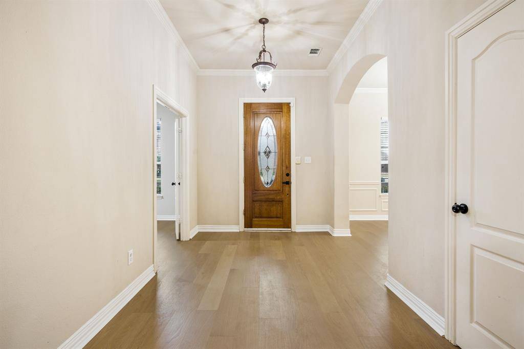 1806 E Branch Hollow Drive, Carrollton, TX 75007