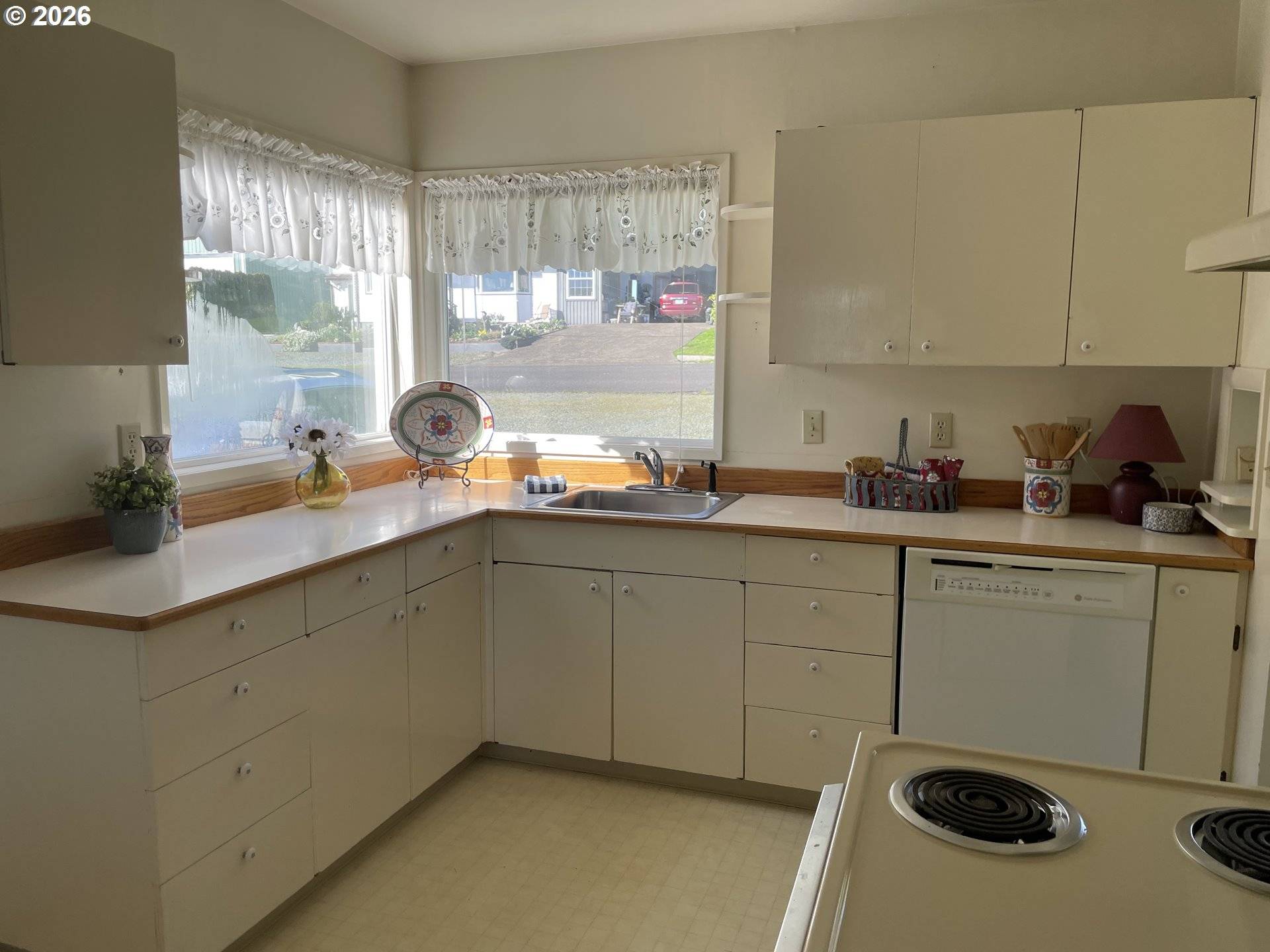 805 BIRCH AVE, Garibaldi, OR 97118