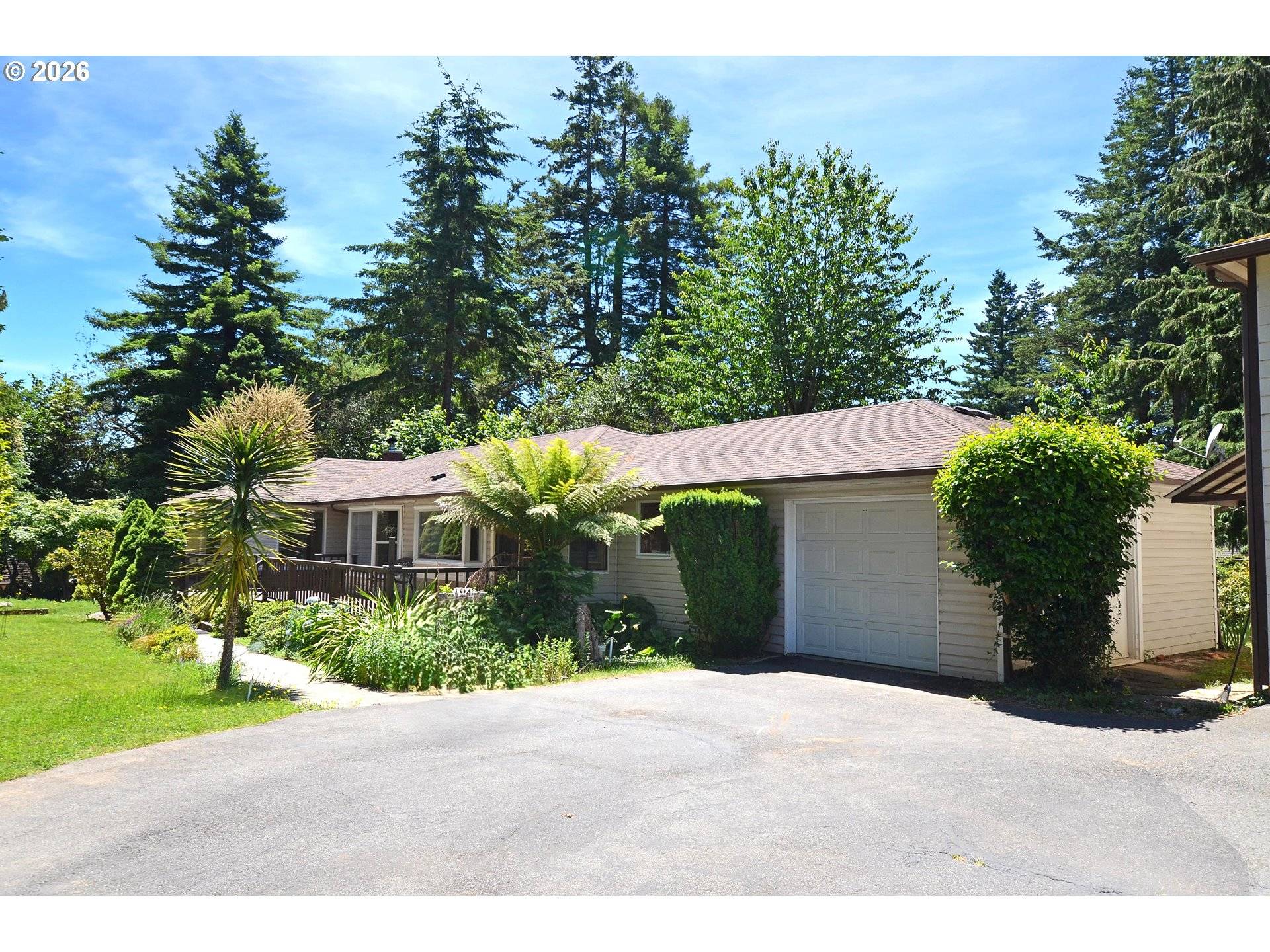 925 7TH ST, Brookings, OR 97415