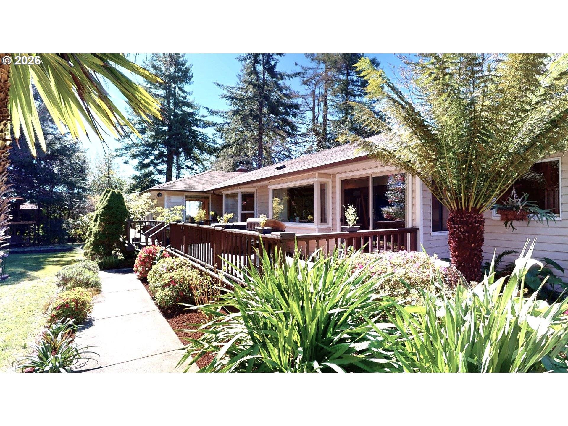 925 7TH ST, Brookings, OR 97415