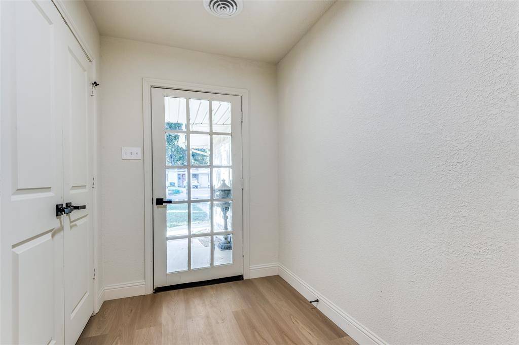 704 Turner Boulevard, Grand Prairie, TX 75050