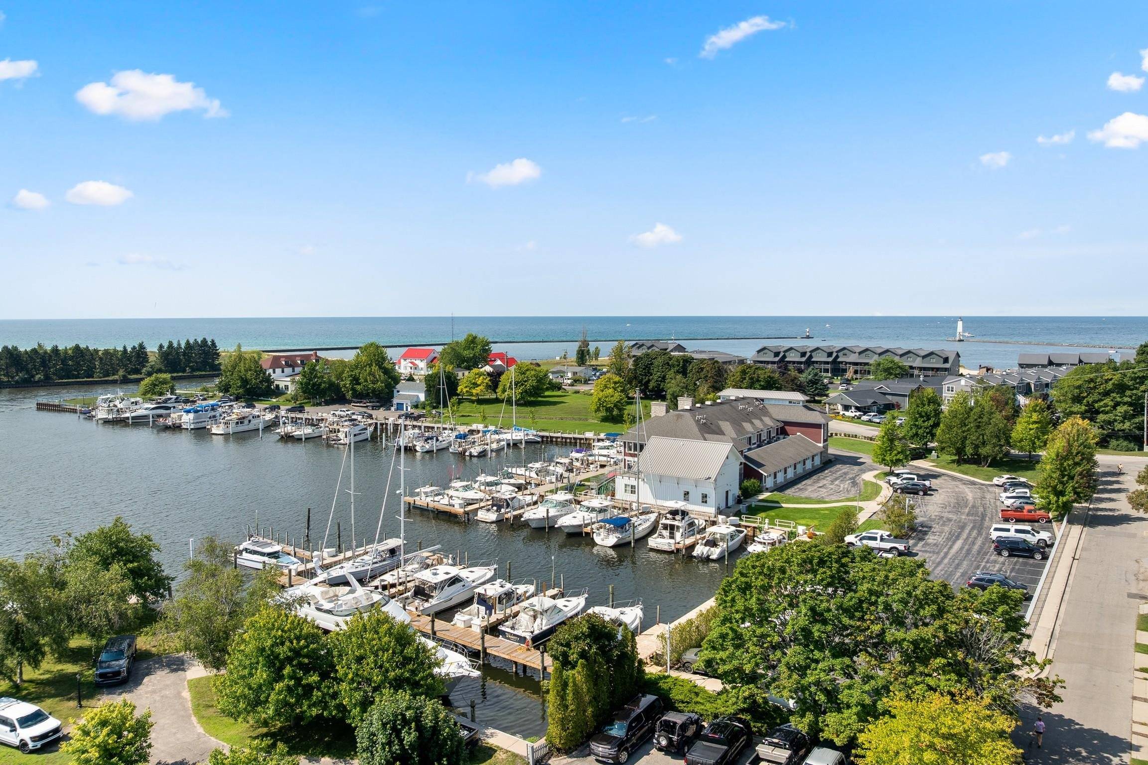 14 S Second ST, Frankfort, MI 49635