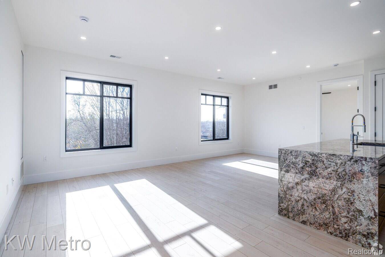 120 E Liberty ST #302, Milford Village, MI 48381