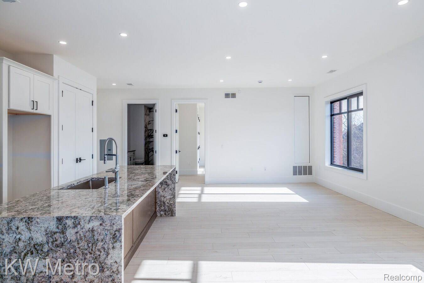 120 E Liberty ST #302, Milford Village, MI 48381