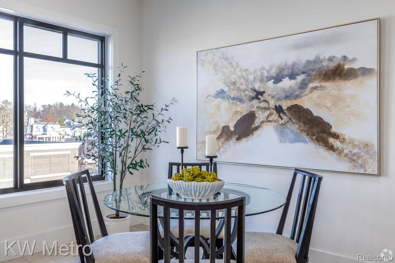 120 E Liberty ST #302, Milford Village, MI 48381