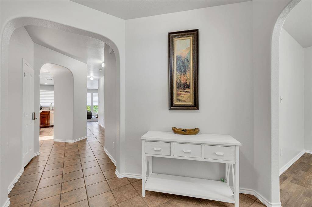 10901 Irish Glen Trail, Fort Worth, TX 76052