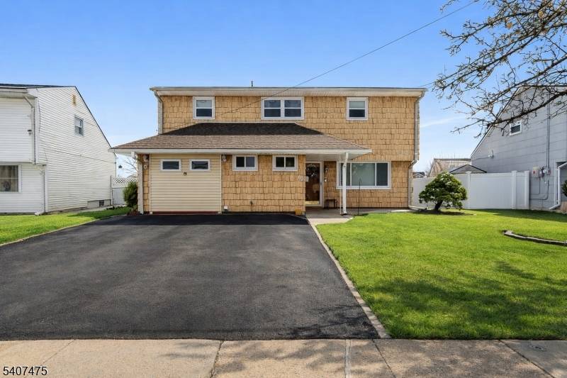 63 Tennyson St, Carteret Boro, NJ 07008