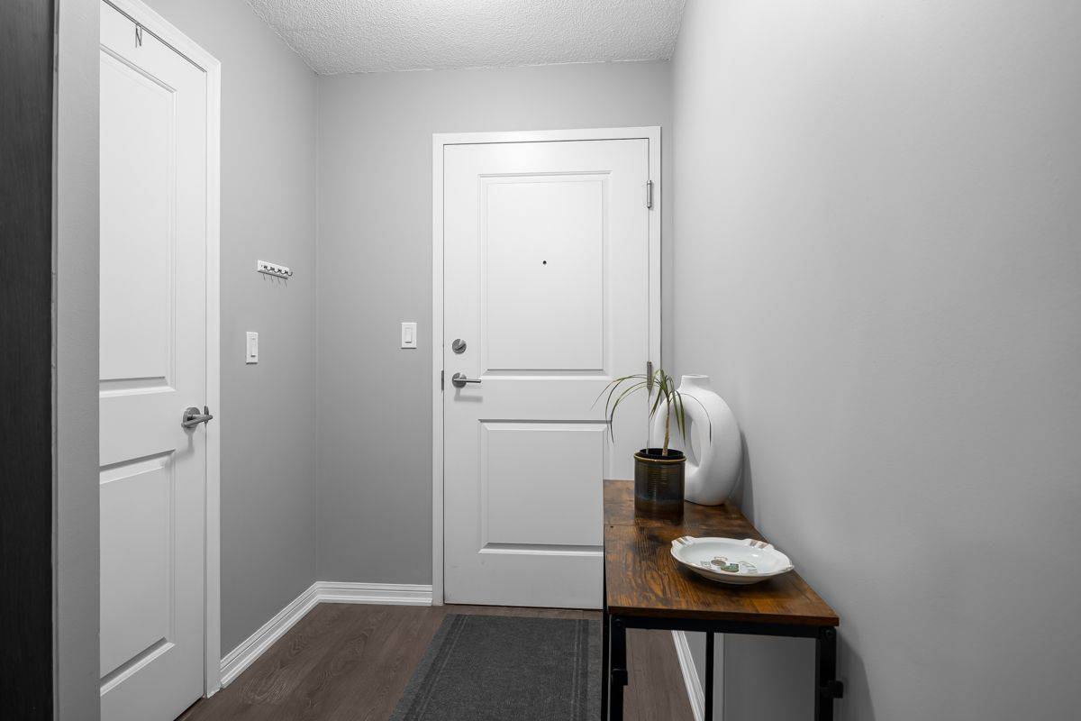 38 Grand Magazine ST #1043, Toronto C01, ON M5V 0B1