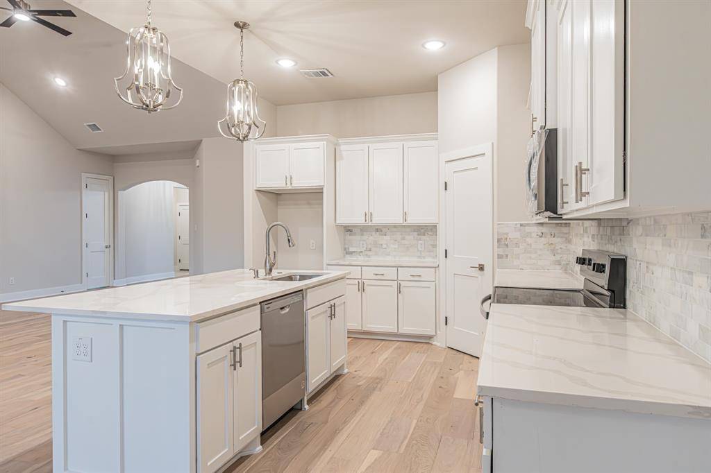 1617 sea breeze Court, Azle, TX 76020