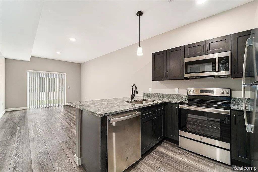 1251 E WOODWARD HEIGHTS BLVD #17, Hazel Park, MI 48030