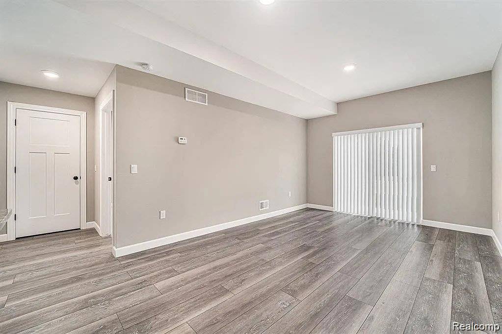 1251 E WOODWARD HEIGHTS BLVD #17, Hazel Park, MI 48030