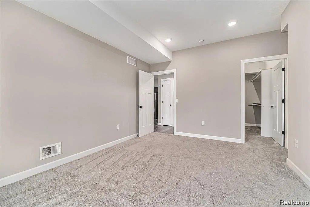 1251 E WOODWARD HEIGHTS BLVD #17, Hazel Park, MI 48030