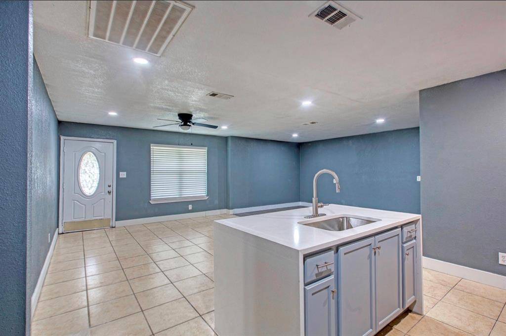 307 Dee Lane, Arlington, TX 76011