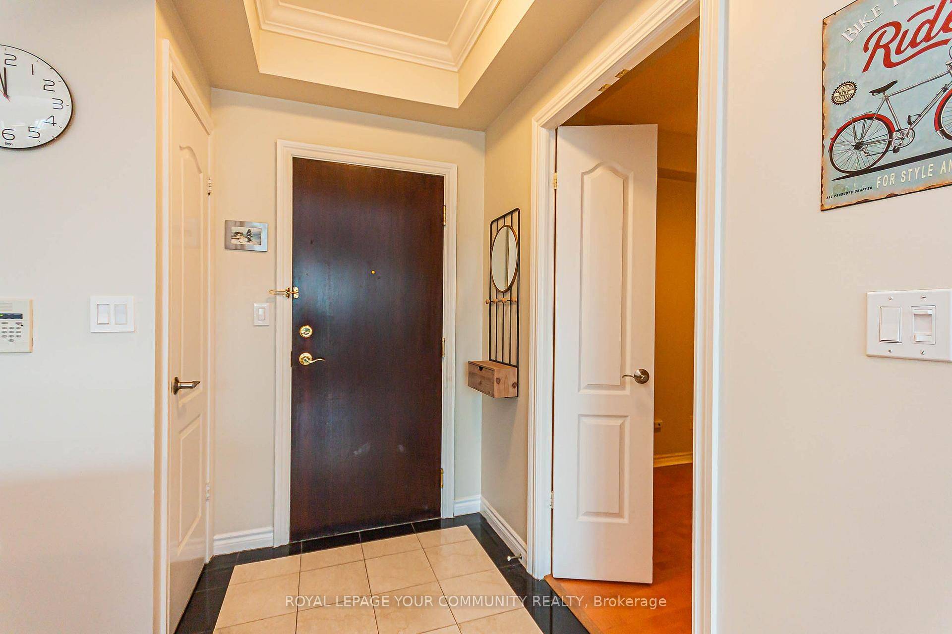 28 William Carson CRES #803, Toronto C12, ON M2P 2H1