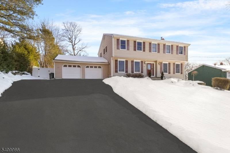 10 Stuart Ct, Montville Twp., NJ 07058