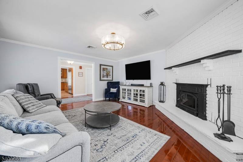 10 Stuart Ct, Montville Twp., NJ 07058