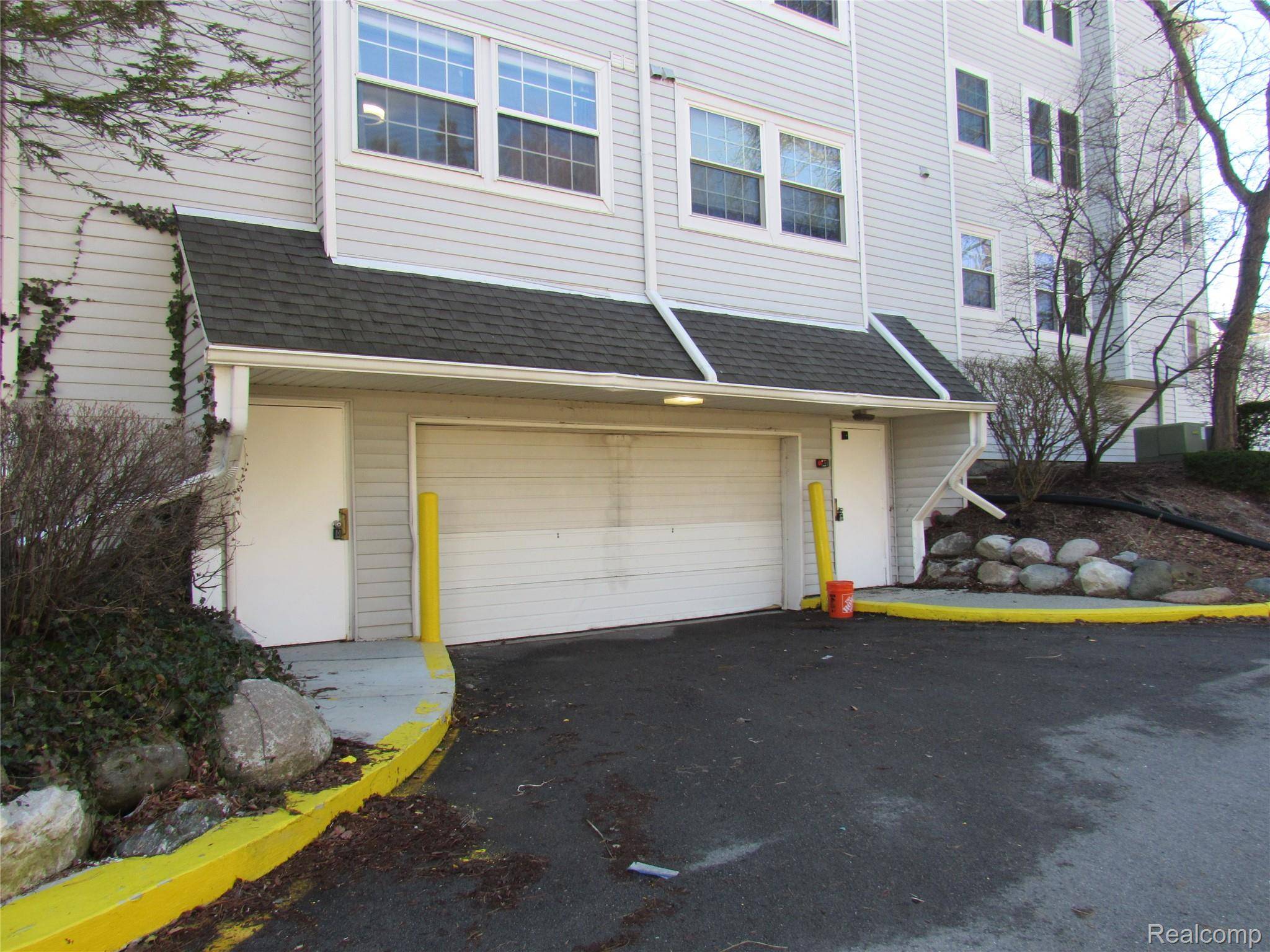 3565 S Port Cove DR #63, Waterford Charter Township, MI 48328