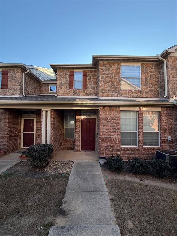 2743 Hyde Park Drive, Grand Prairie, TX 75050
