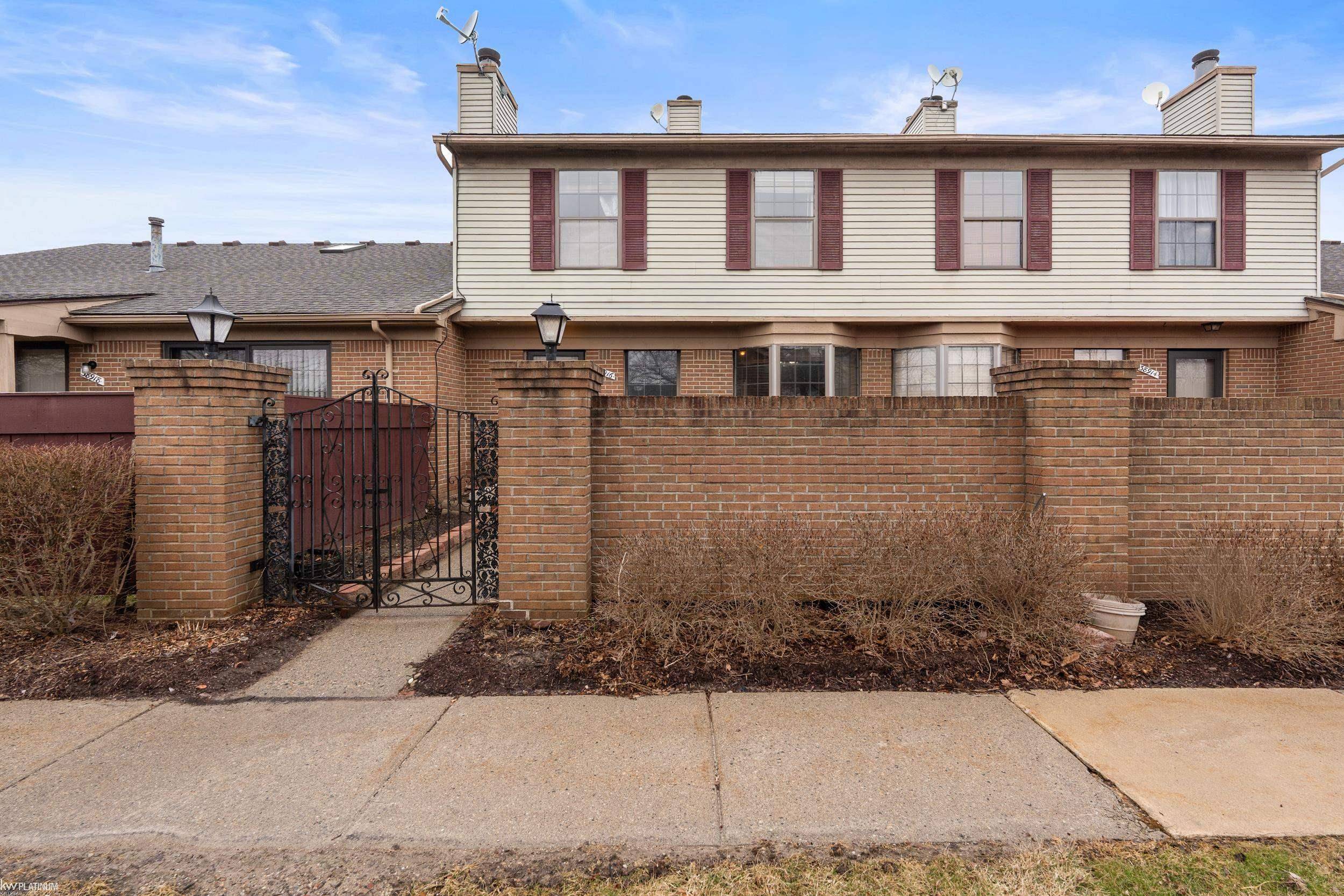 38916 Country CIR, Farmington Hills, MI 48331