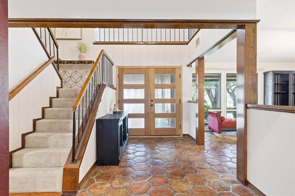 2813 Raintree Drive, Carrollton, TX 75006