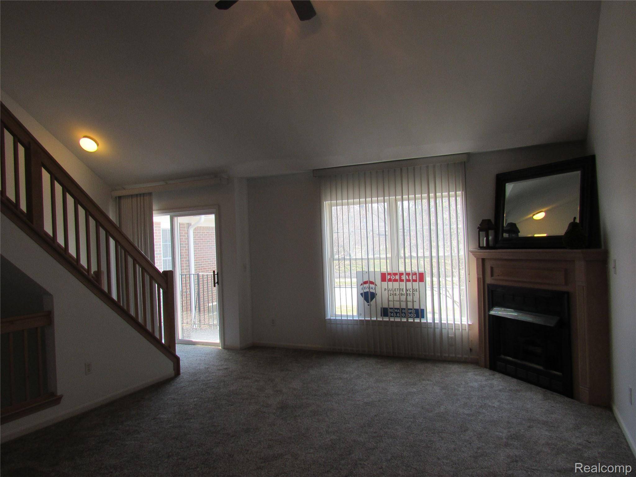 798 Amberly DR #B, Waterford Charter Township, MI 48328