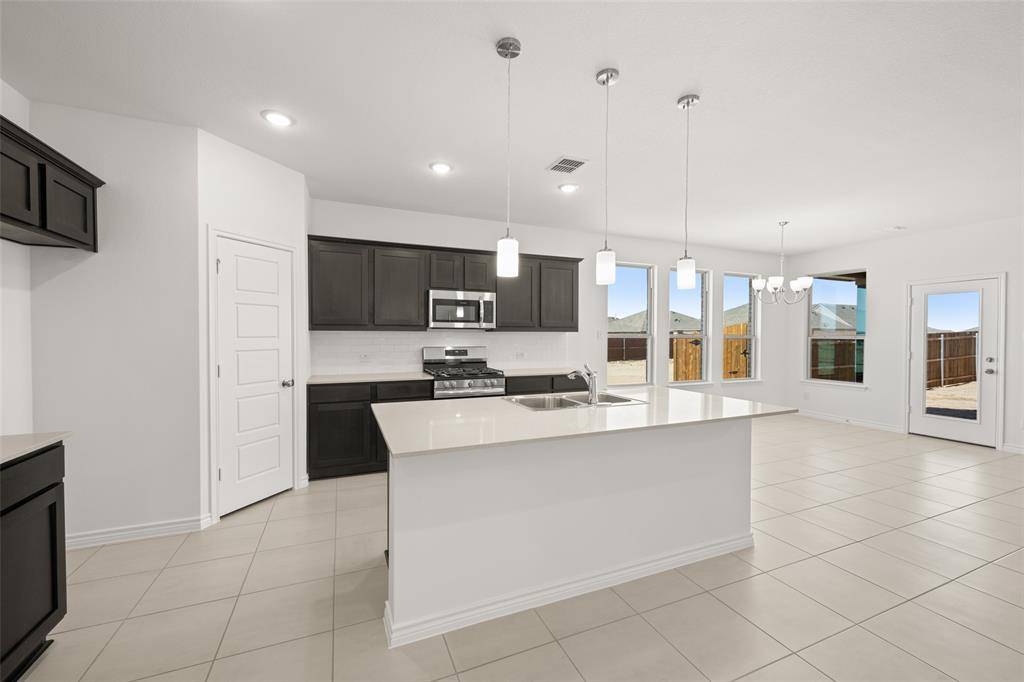 1904 Cheyenne Drive, Cleburne, TX 76033