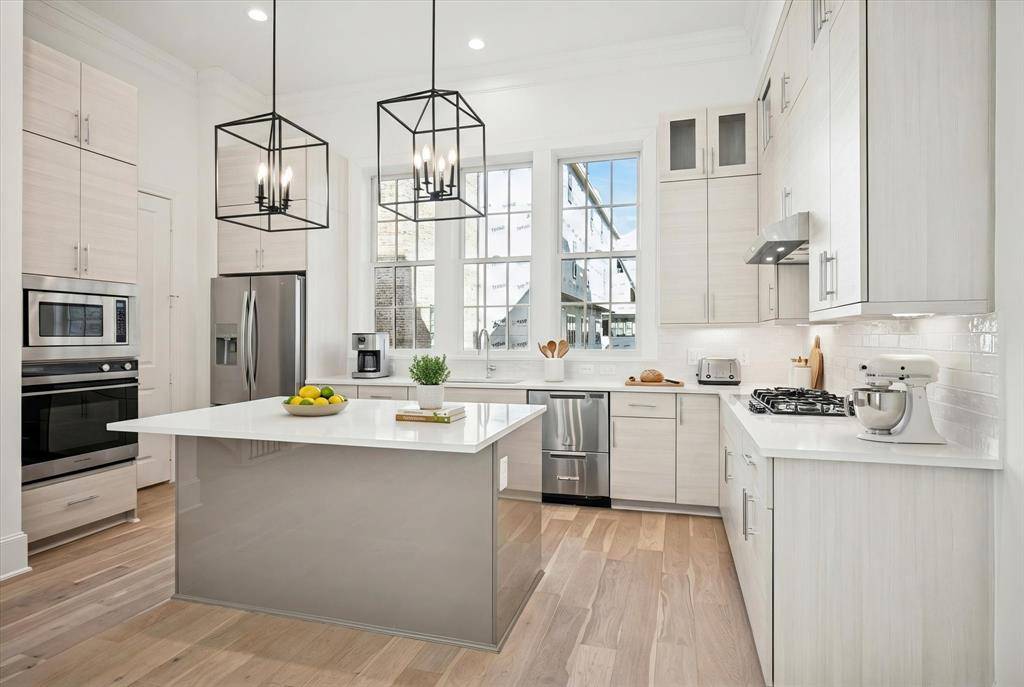 4066 Oak Circle, Addison, TX 75001