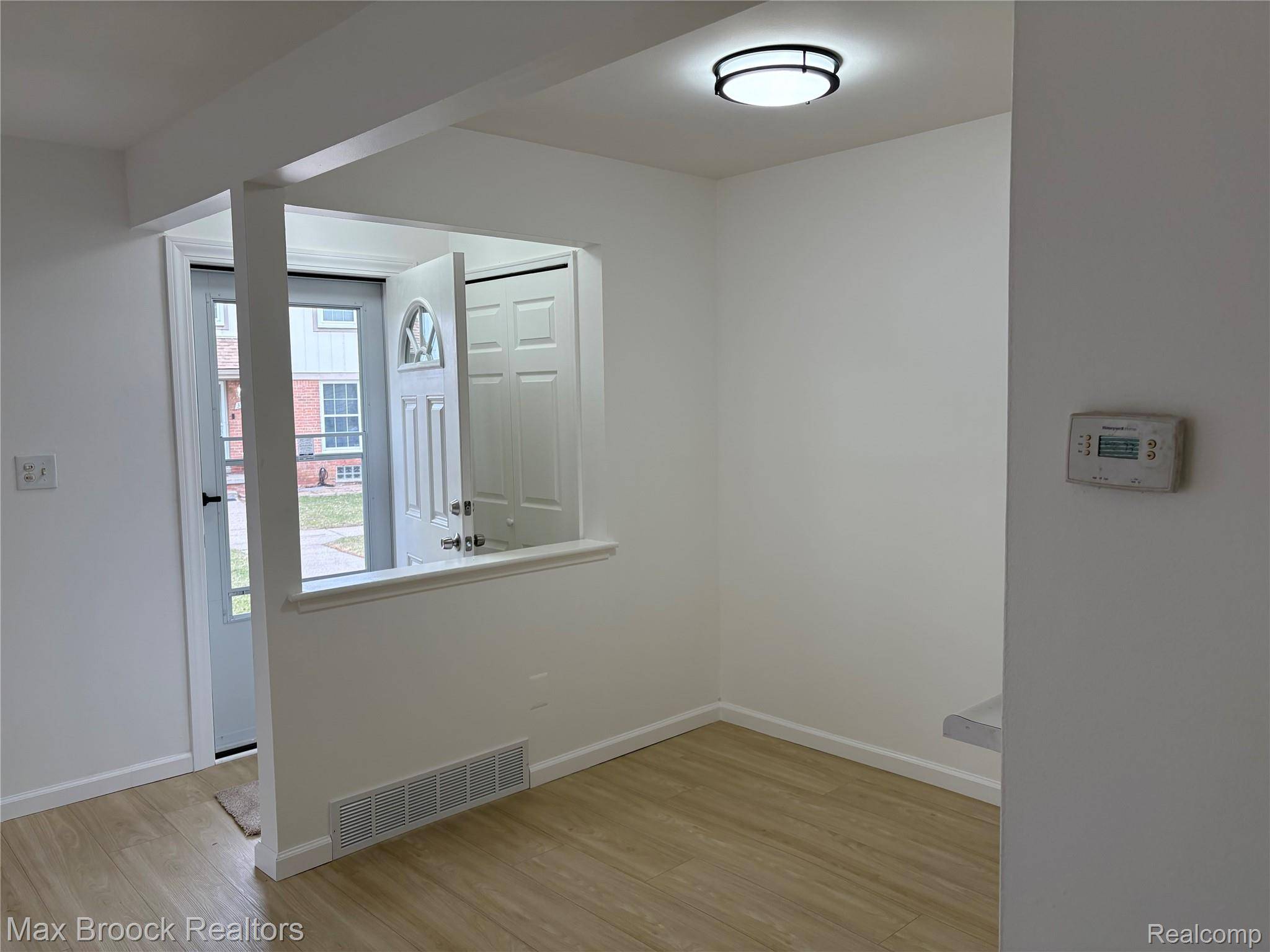 35519 Turner DR, Sterling Heights, MI 48312