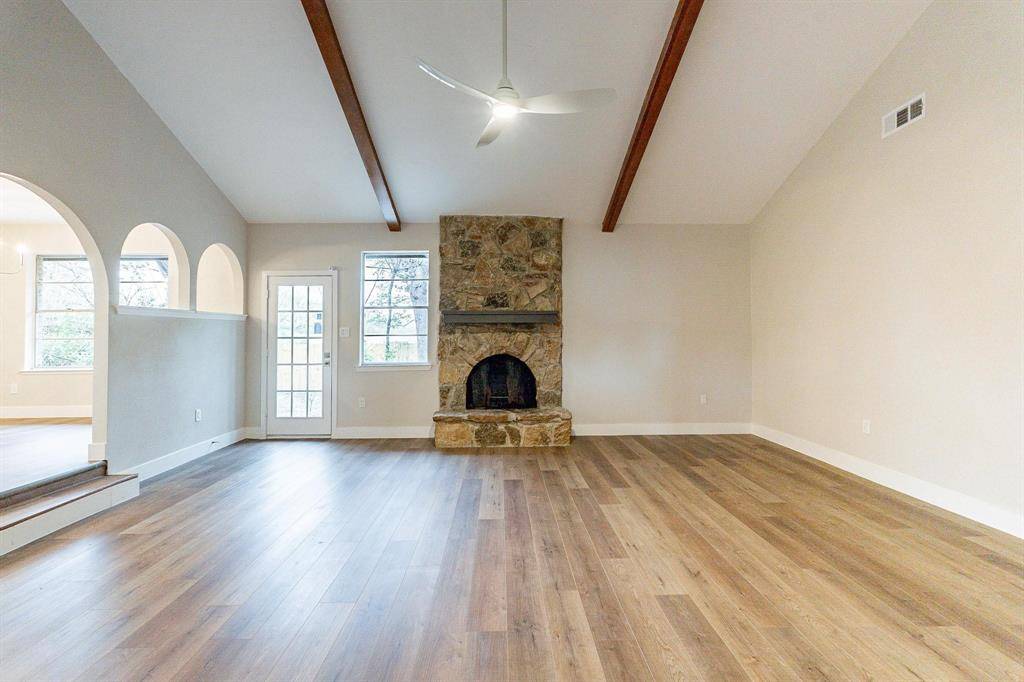 2105 Castle Oaks Drive, Arlington, TX 76012