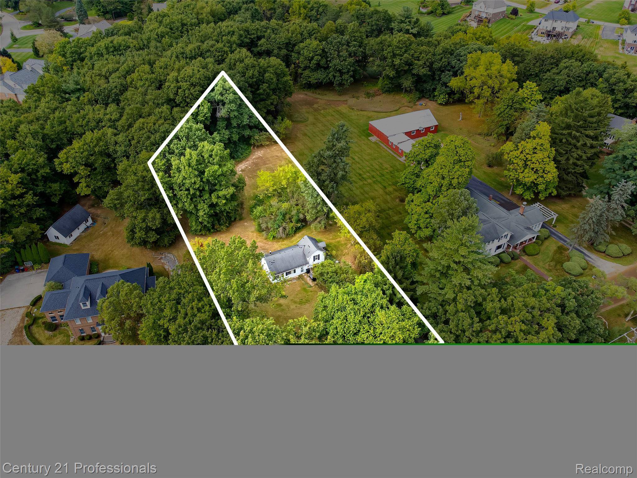 8041 Bridge Lake RD, Springfield Charter Township, MI 48348