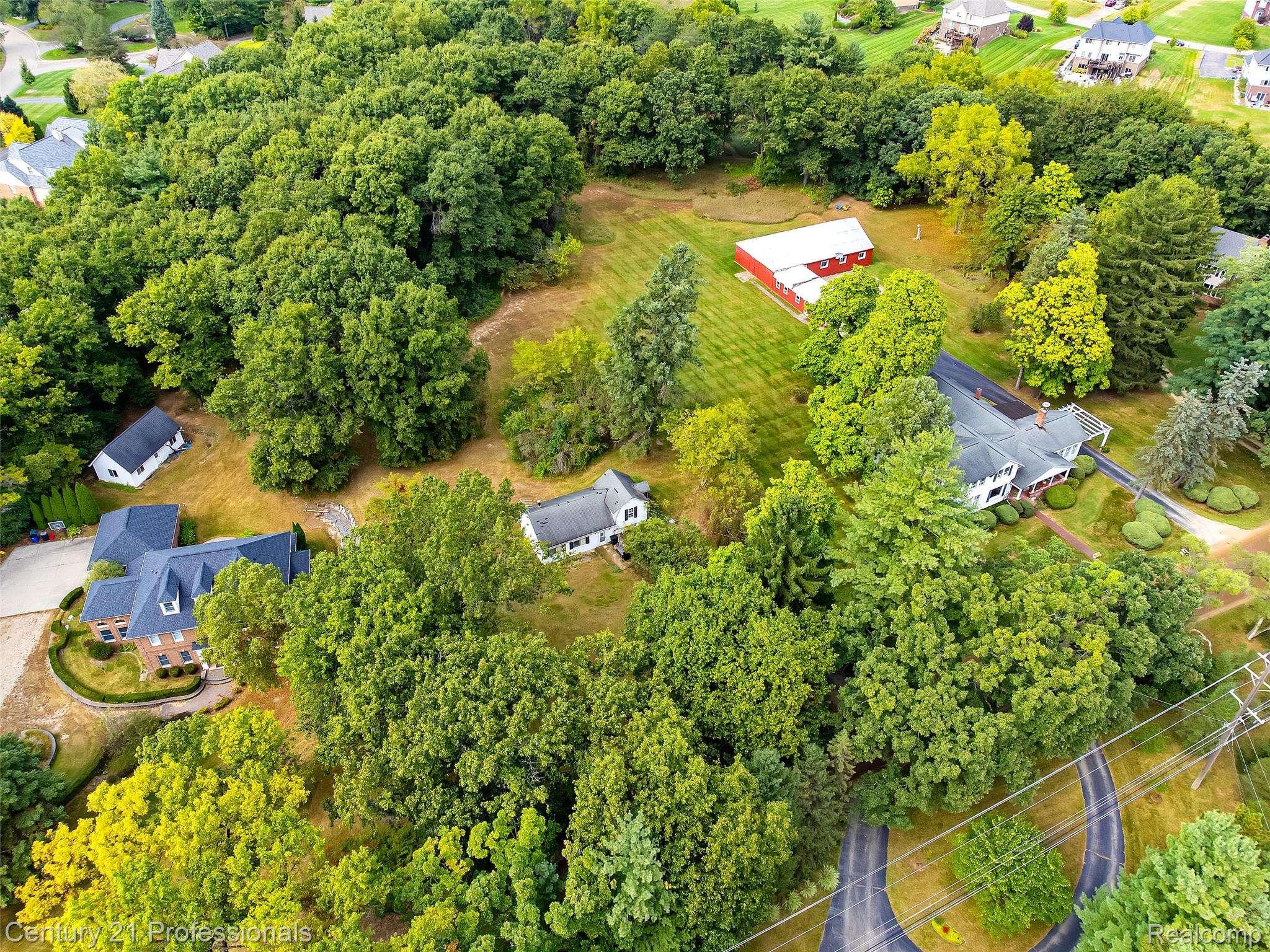 8041 Bridge Lake RD, Springfield Charter Township, MI 48348