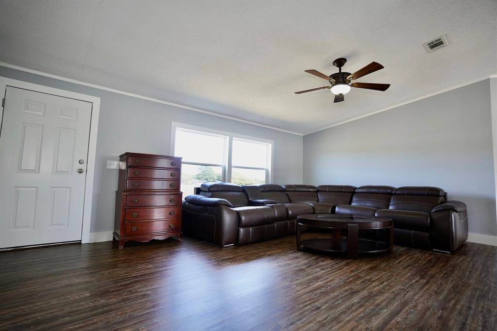 245 Oak Hill Court, Waxahachie, TX 75167