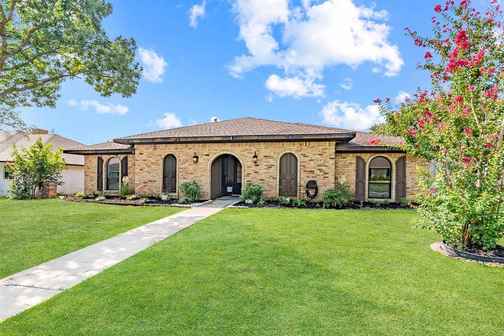 1946 Chesham Drive, Carrollton, TX 75007