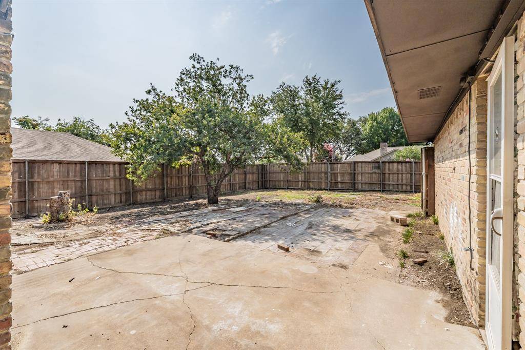 1946 Chesham Drive, Carrollton, TX 75007
