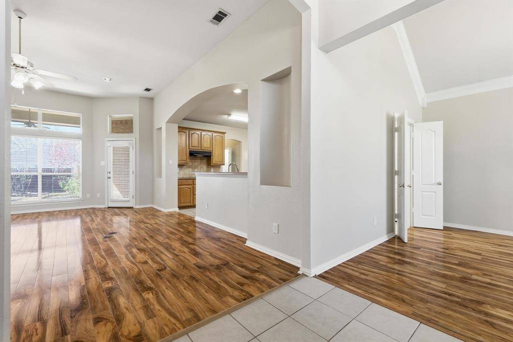 1052 E Seminole Trail, Carrollton, TX 75007