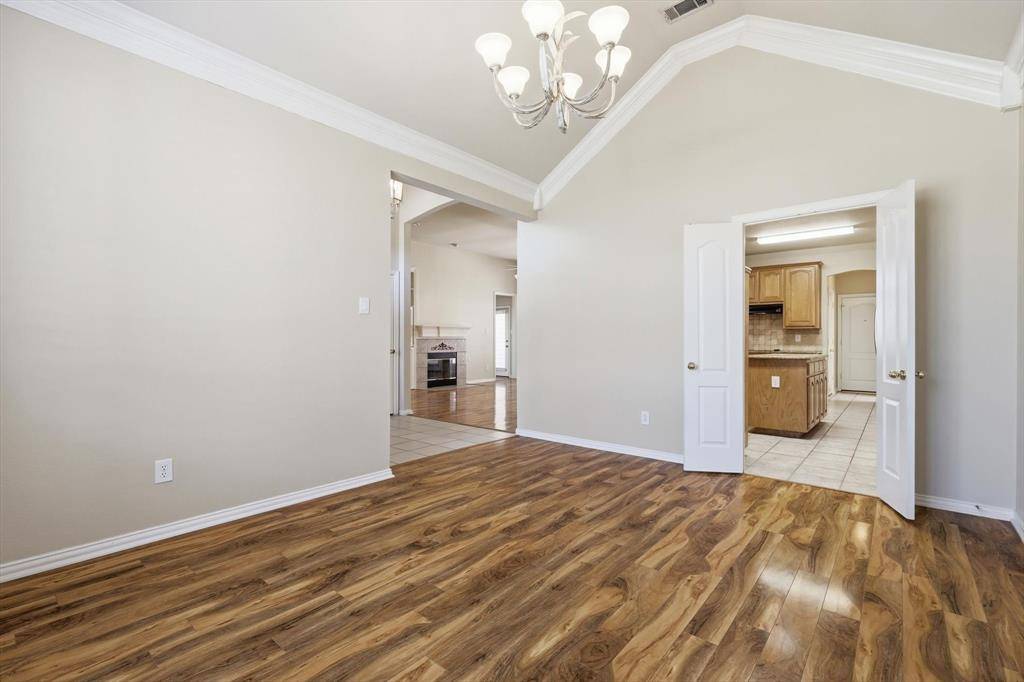 1052 E Seminole Trail, Carrollton, TX 75007