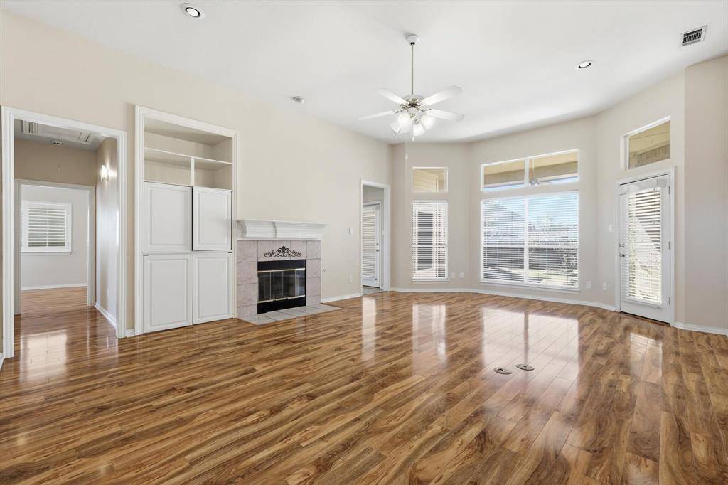 1052 E Seminole Trail, Carrollton, TX 75007