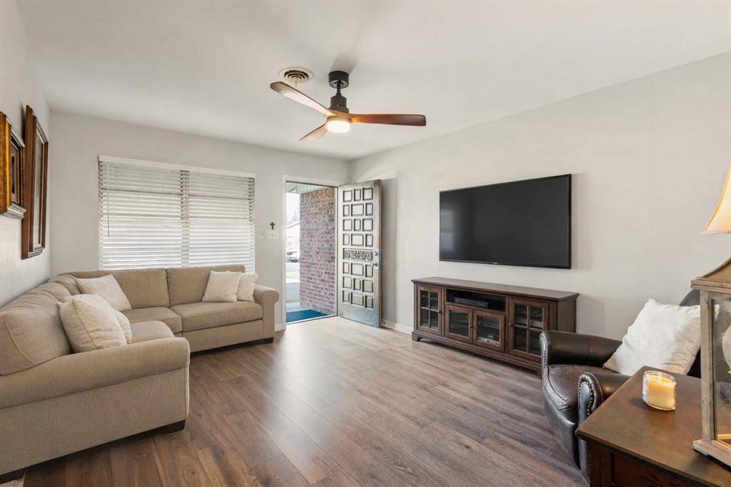 407 Glenn Drive, Weatherford, TX 76086