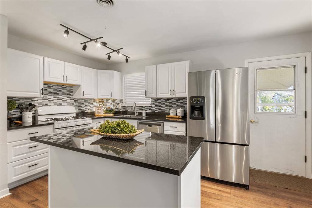 407 Glenn Drive, Weatherford, TX 76086