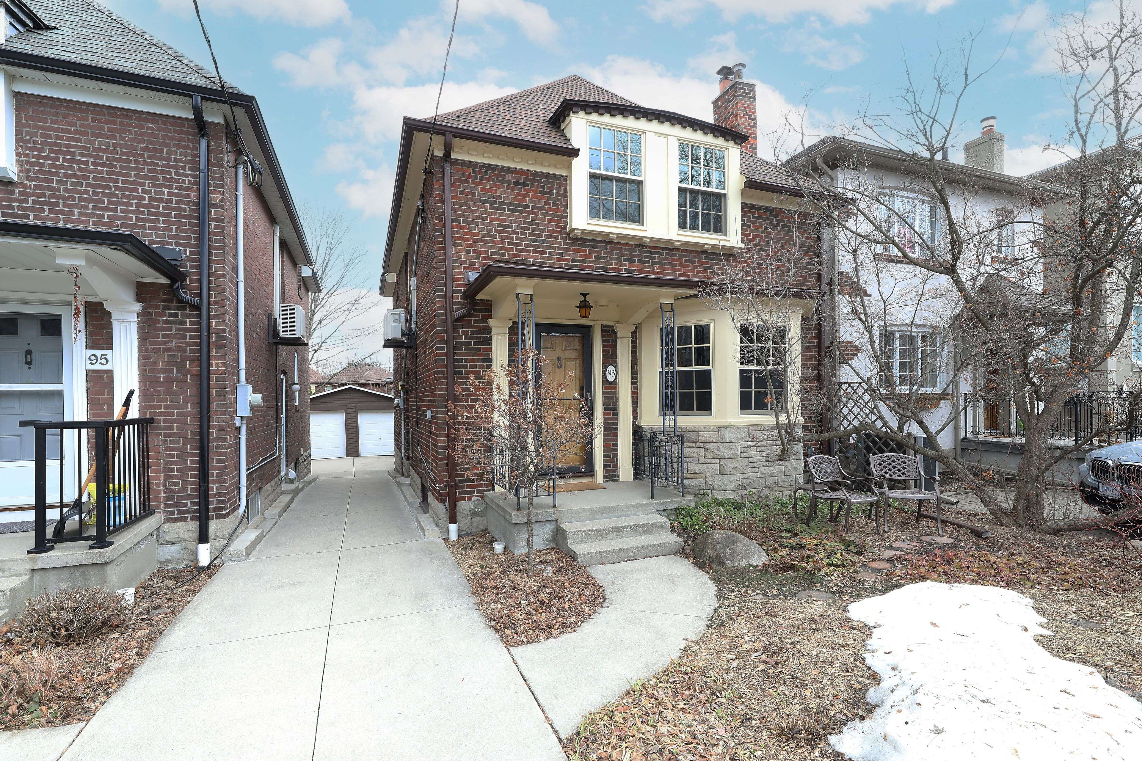 93 Donegall DR, Toronto C11, ON M4G 3G9