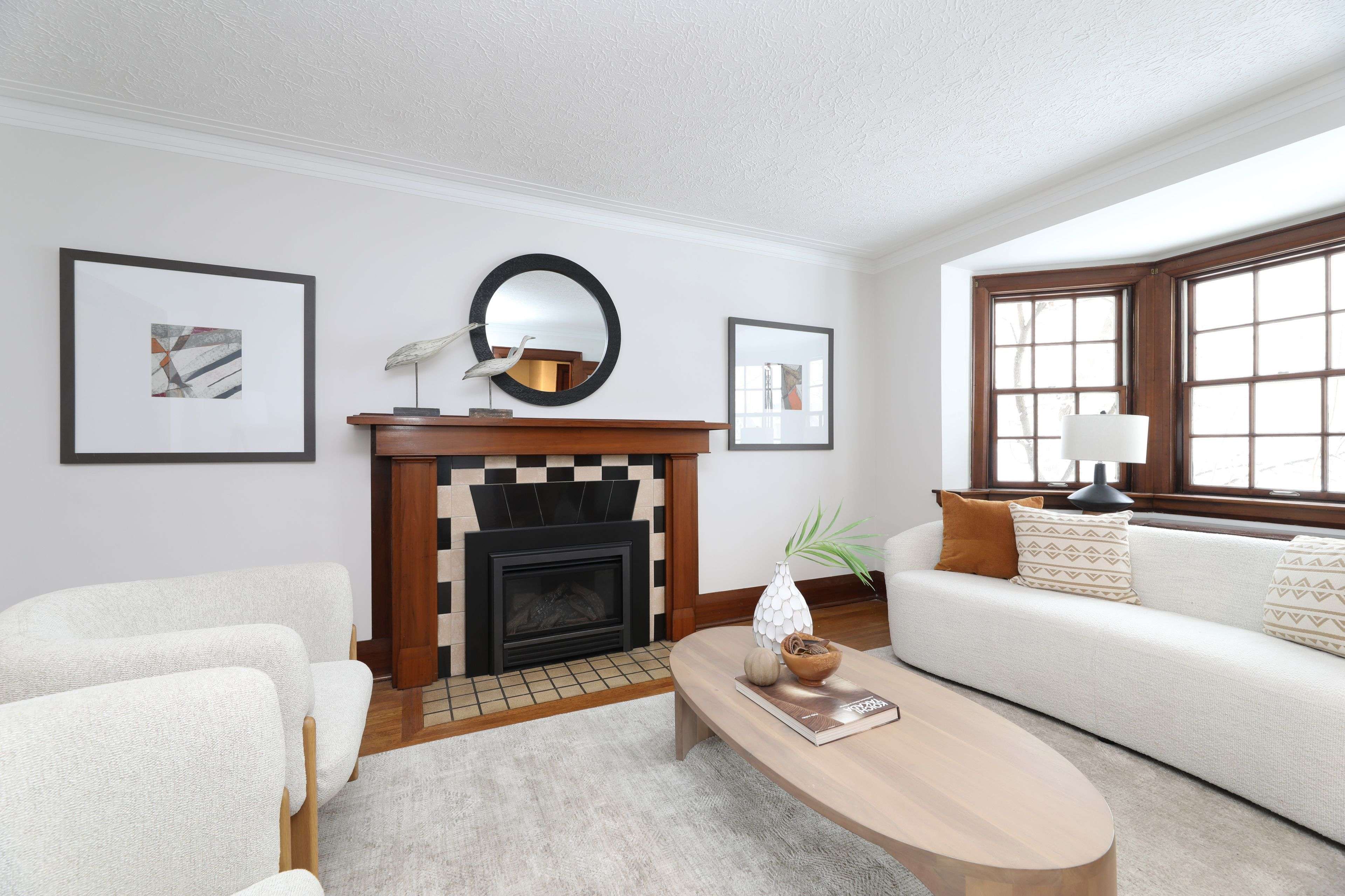 93 Donegall DR, Toronto C11, ON M4G 3G9