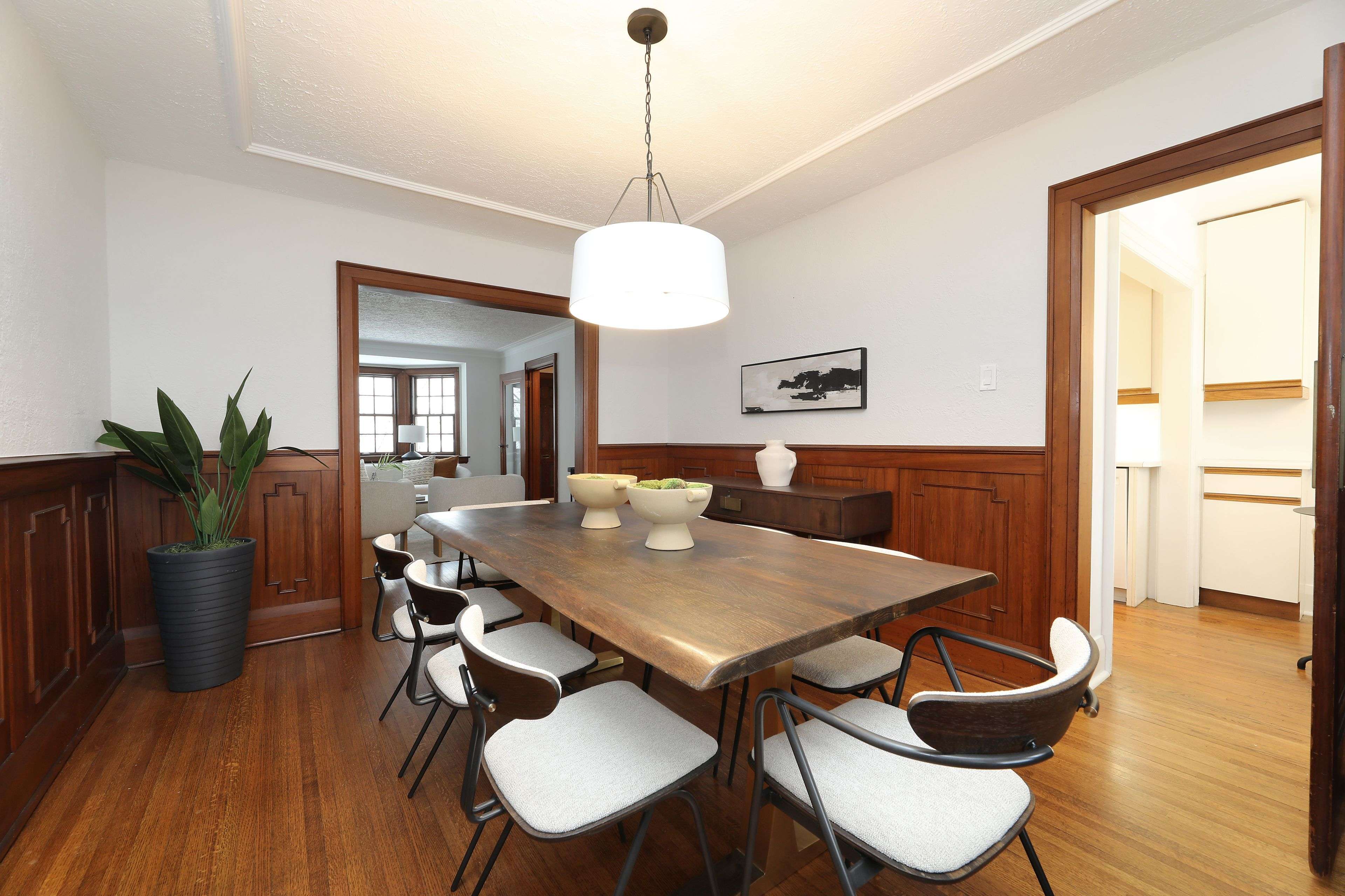 93 Donegall DR, Toronto C11, ON M4G 3G9