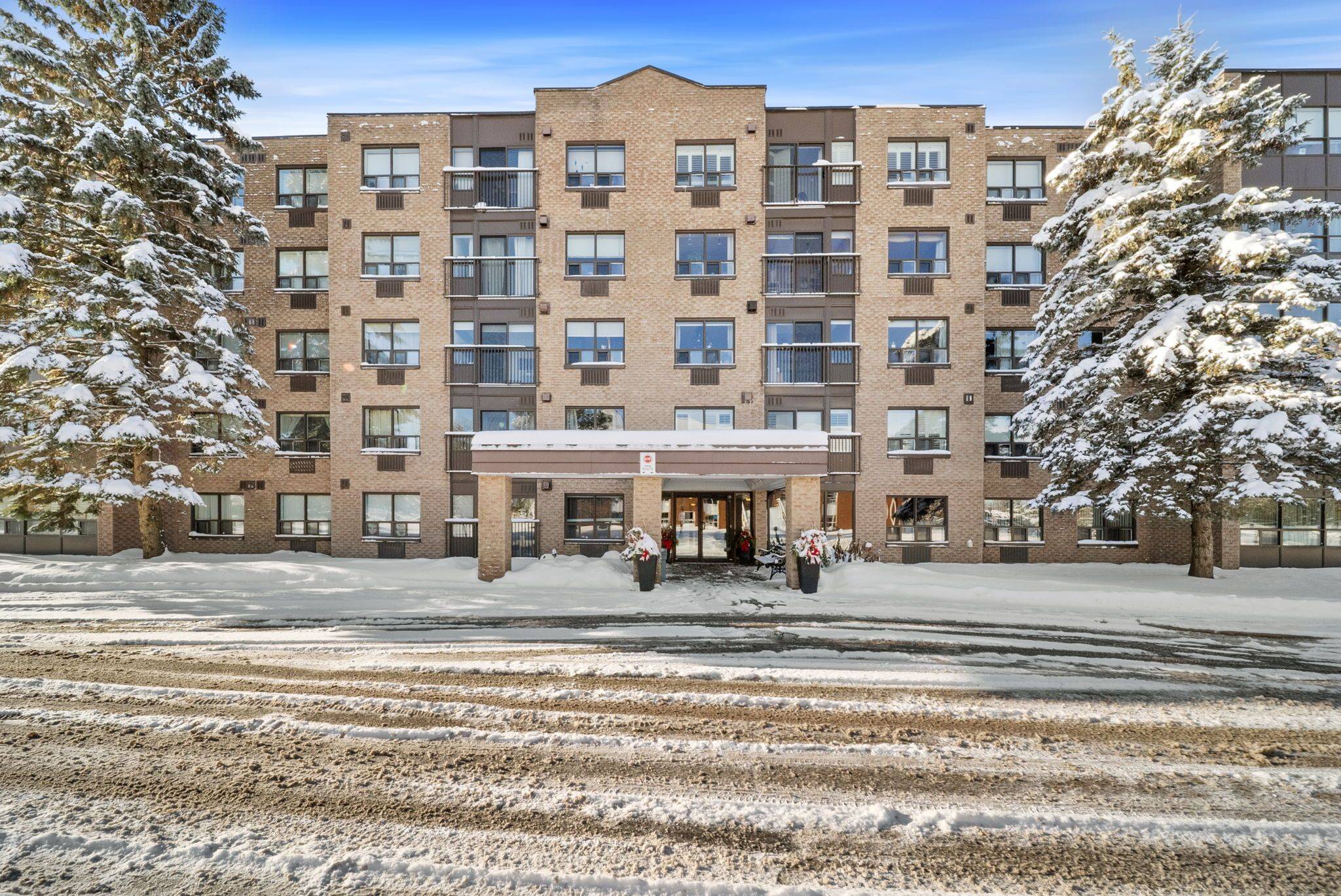 54 Fittons RD W #204, Orillia, ON L3V 3T9