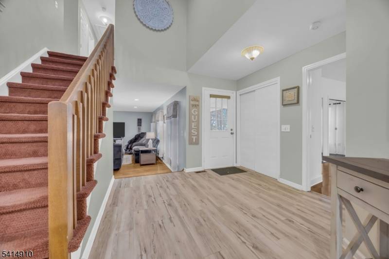 5 Walnut Grove Rd, Hillsborough Twp., NJ 08844