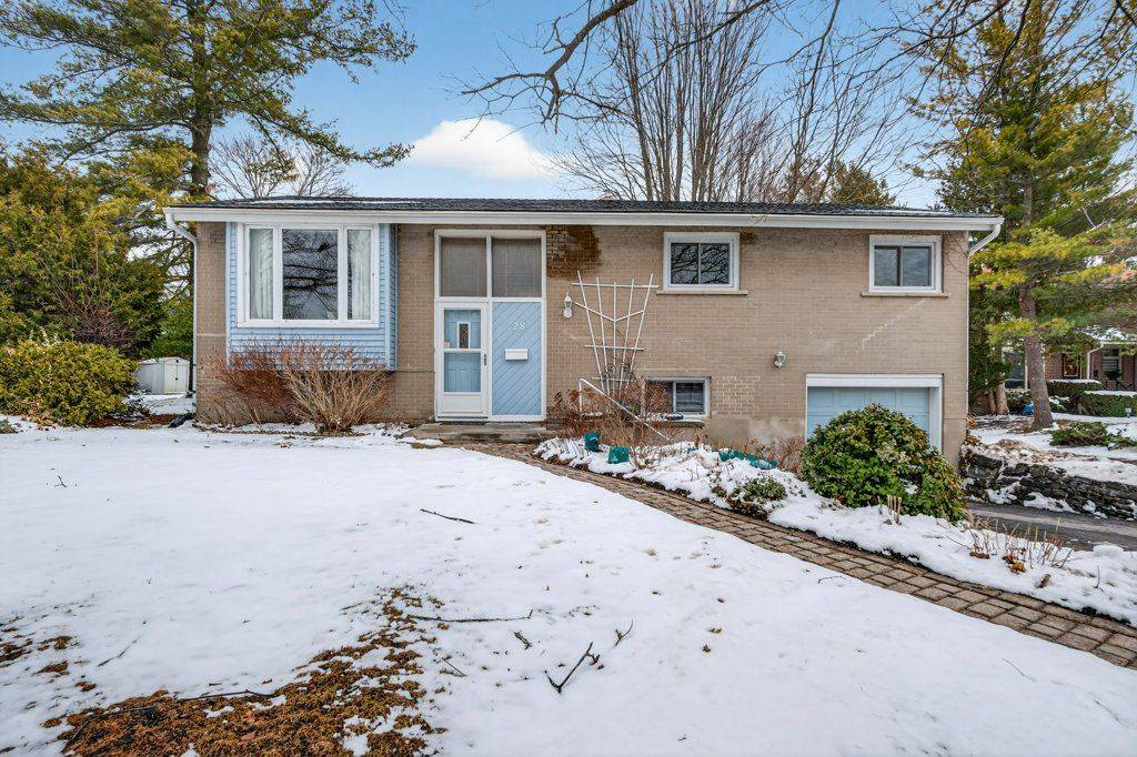 28 Pember PL, Kingston, ON K7M 2P7