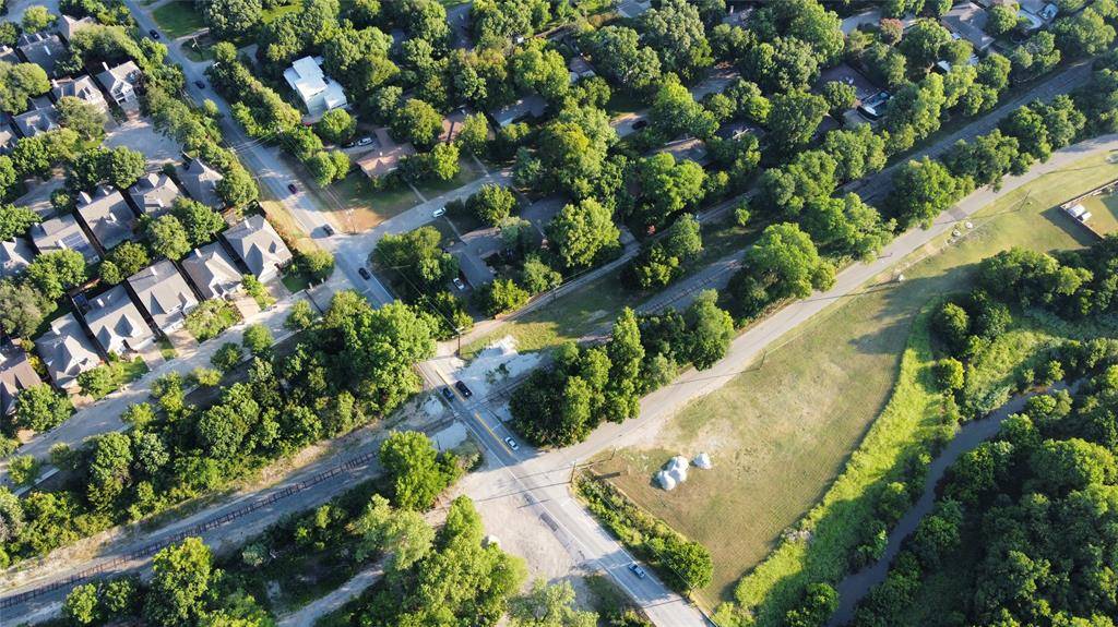 8040 Barbaree Boulevard, Dallas, TX 75228